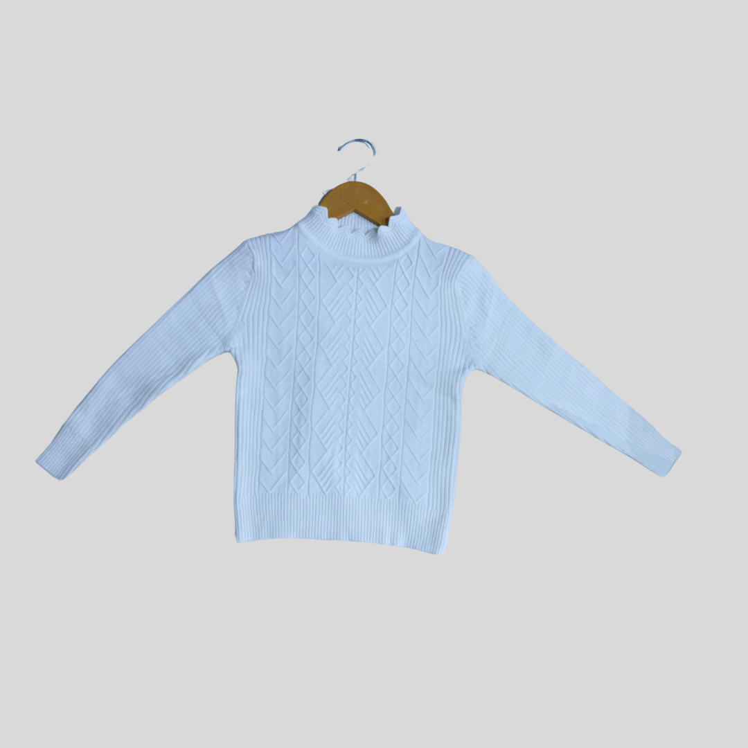 Classic White Cable-Knit Sweater – Timeless Elegance for Every Occasion