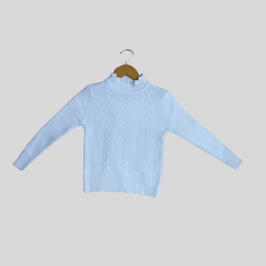 Classic White Cable-Knit Sweater – Timeless Elegance for Every Occasion